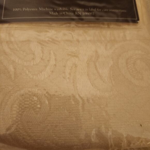 Vintage NIP Damask Set of 6 cloth napkins - Picture 3 of 3